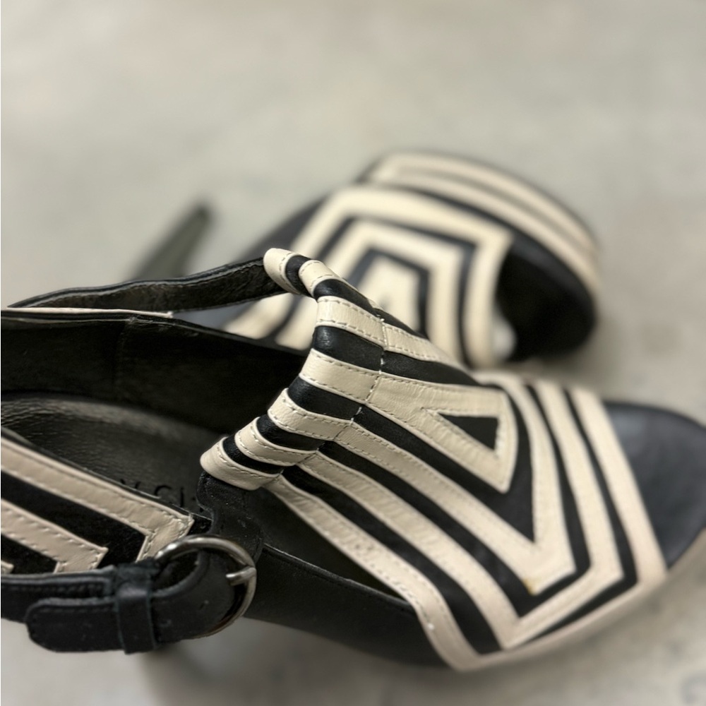 Topshop Black and Cream Heels with Modern Design